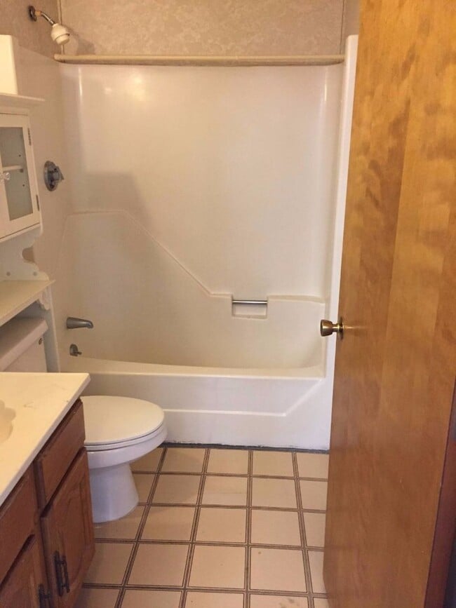 Building Photo - Great 1 bedroom available 12/1/25