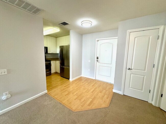 Building Photo - Wonderful 2 bedroom 2 bath Montecito condo...