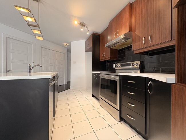 Photo du bâtiment - 8000 Rue De Londres