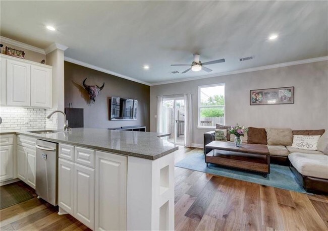 Building Photo - 5901 Bolm Rd