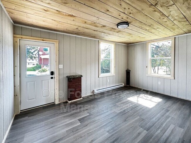 Building Photo - 461 S Fairview St