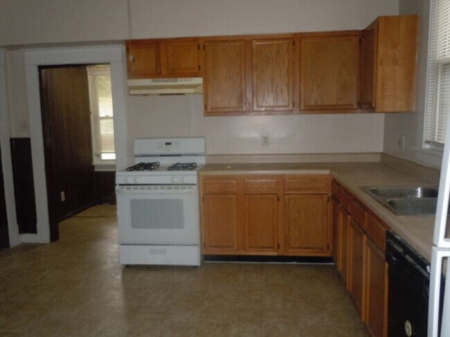 Foto del edificio - 3 Bedroom Home with Dishwasher in Collinsville!