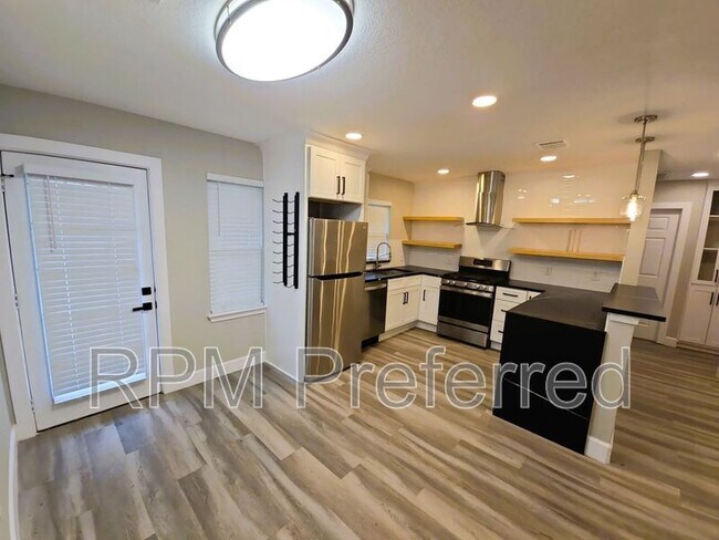 Foto del edificio - 9121 Lazydale Ln
