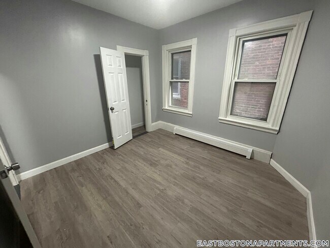 Foto del edificio - 478 Saratoga St