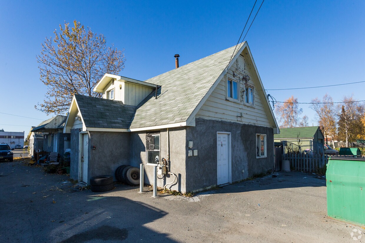 Building Photo - 1411 Ingra St