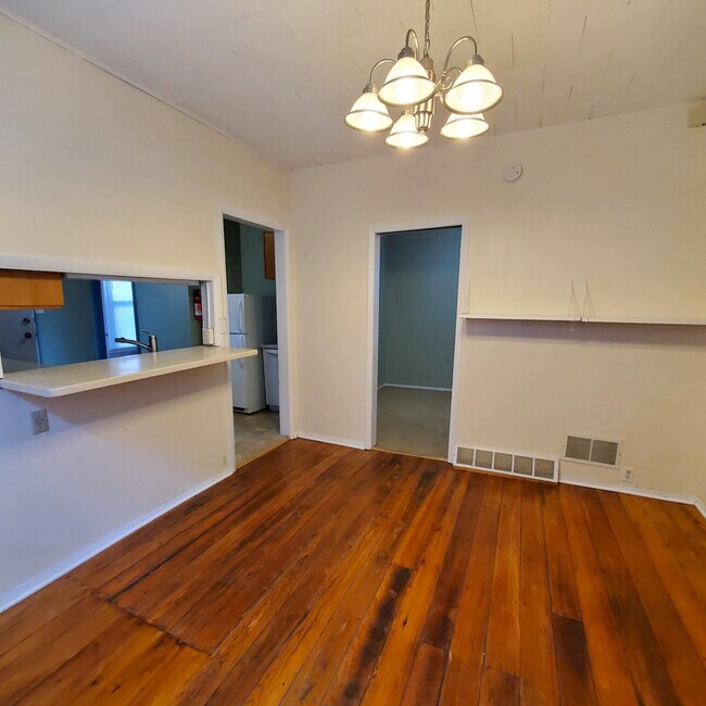 Building Photo - 1143 Jenifer