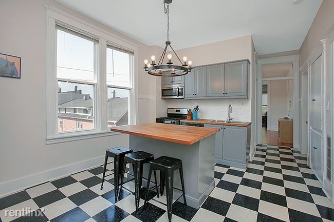 Building Photo - 2019 N Mozart St