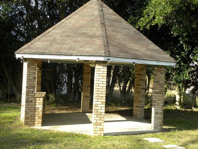 Building Photo - Country Setting No HOA