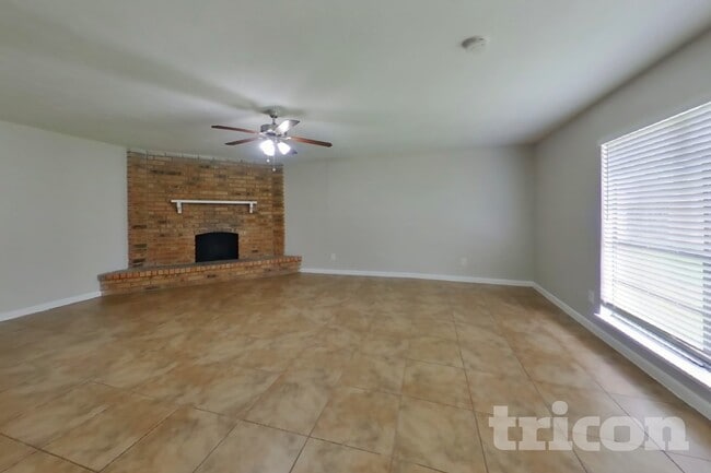 Building Photo - 5030 Ridgecreek Dr
