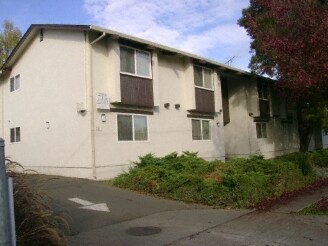 Building Photo - 680 Lincoln Ave