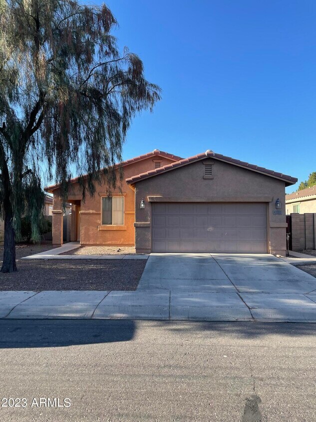 Primary Photo - 42552 W Santa Fe St