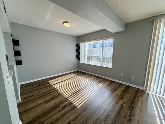 Building Photo - Spacious 3-Bedroom, 2-Bath Apartment in Davenport – Utilities Allowance Included