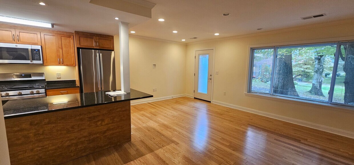 Primary Photo - See YT Video! Massive Luxury 2bed Townhous...