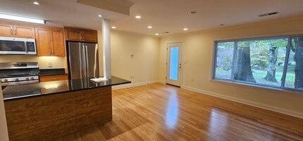 Building Photo - 557 VFW Parkway