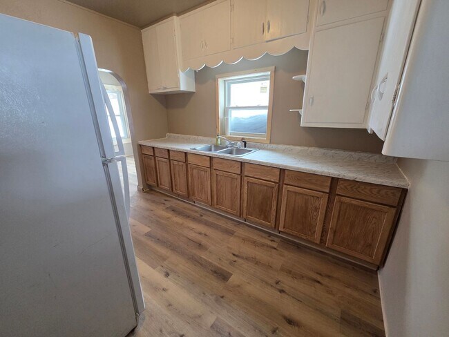 Foto del edificio - Freshly Updated 4 Bedroom 1 Bath Single Family Home in Marinette