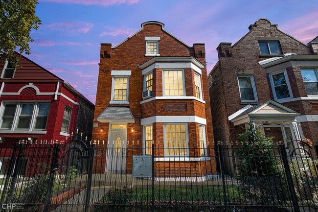 Foto del edificio - 2423 S Hamlin Ave