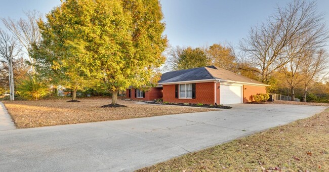 Building Photo - 108 Adalene Ln