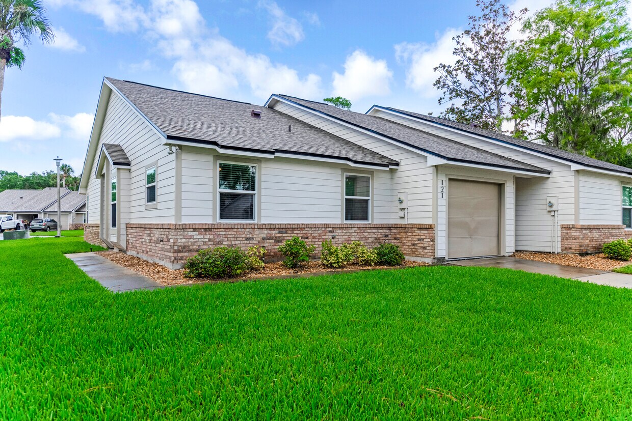 Foto principal - 121 Bob White Ct