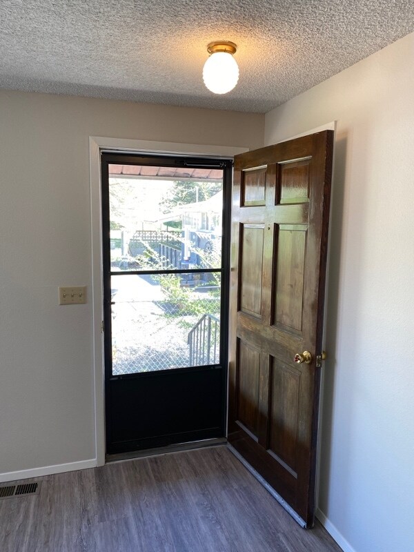 Building Photo - 1512 W Dewey St