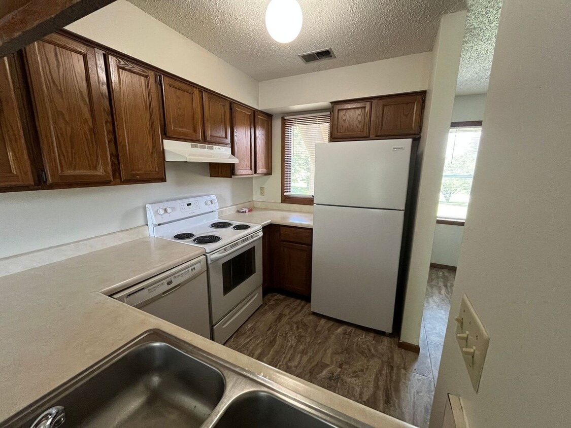 Building Photo - 2 Bedroom, 1-1/2 Bath Condominium on Iowa City's West Side