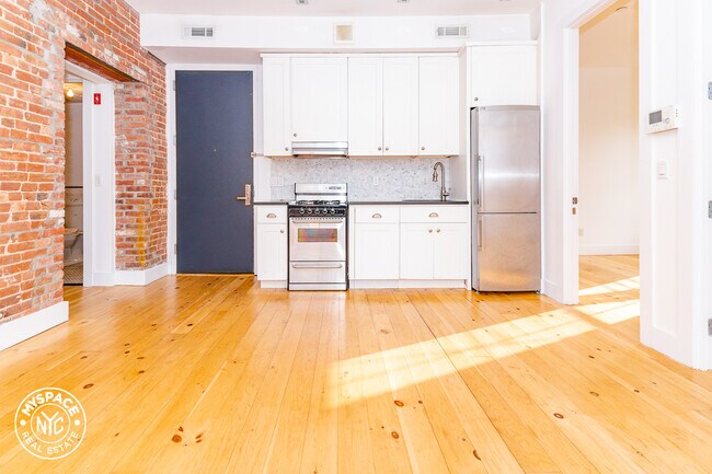 Building Photo - 167 N 6th St
