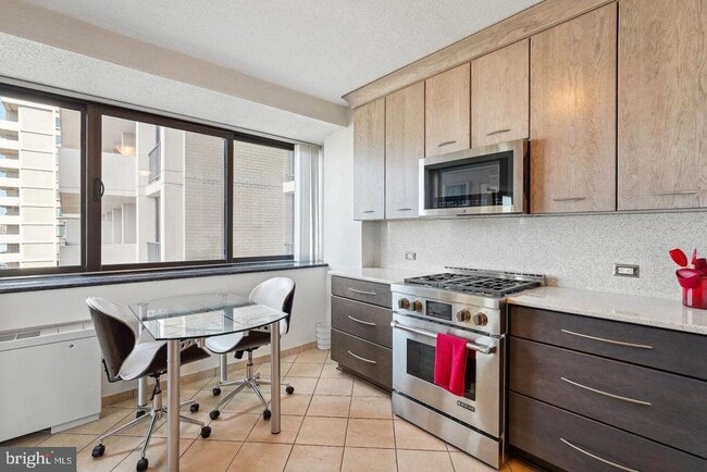 Foto del edificio - 4141 Henderson Rd