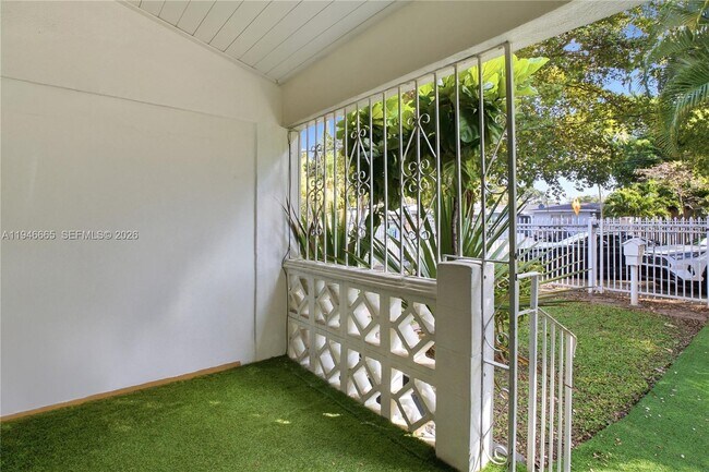 Foto del edificio - 3318 NW 19th Ave