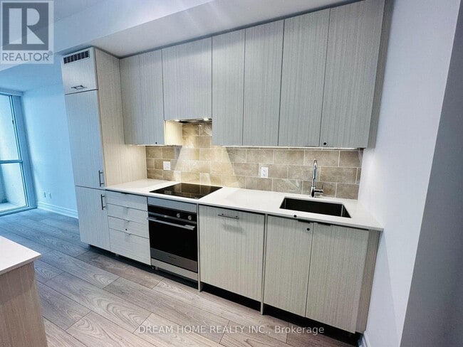 Building Photo - 36 Elm Dr W