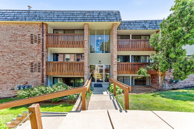 Building Photo - 2126 Pauline Blvd