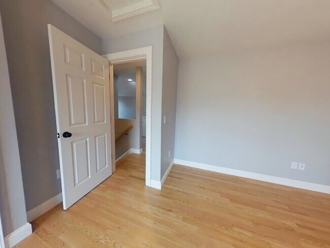 Building Photo - 109 Farwell St