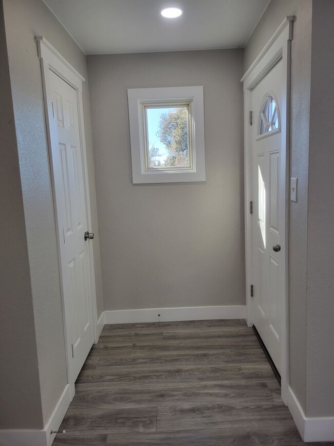 Foto del edificio - Newly Remodeled 3 Bedroom Ranch Available ...