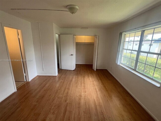 Foto del edificio - 7503 Kimberly Blvd