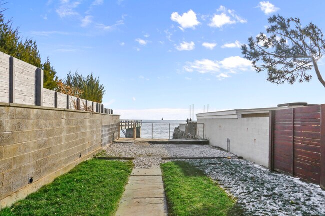 Building Photo - 6 Meadowbank Rd