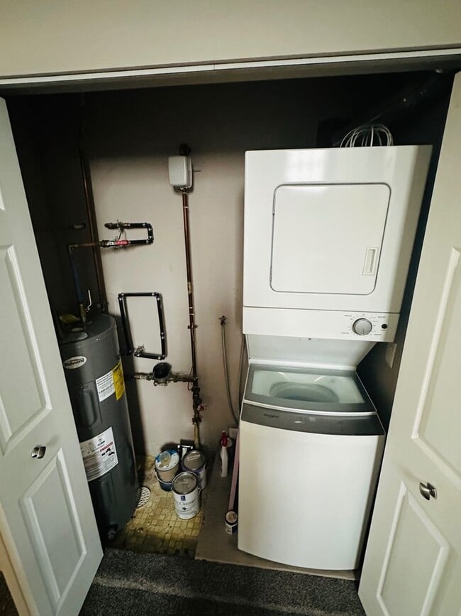 Building Photo - Updated 2 Bed / 1 Bath in Waconia — Garage + In-Unit Laundry