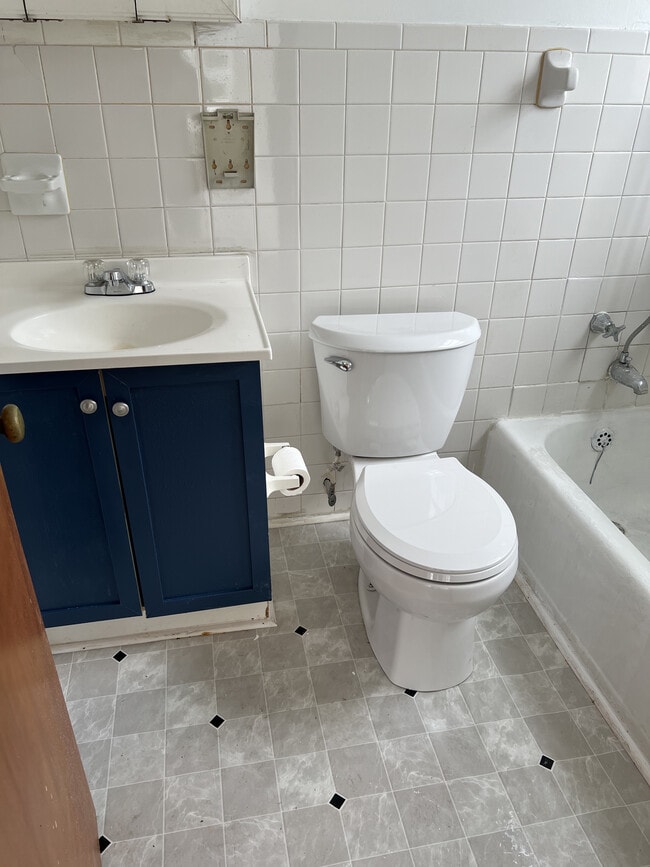 Baño - 2703 SE Indiana Ave