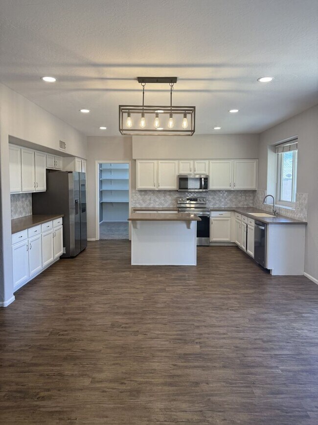 Foto del edificio - Large-4 bedrooms plus Den in Mesa