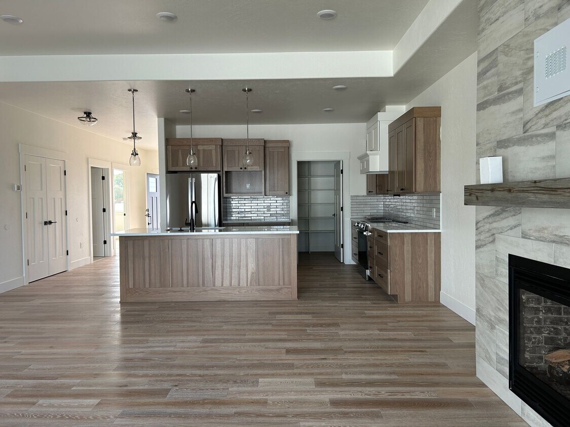 823 Van Allen Way, Hamilton, MT 59840 House Rental in Hamilton, MT