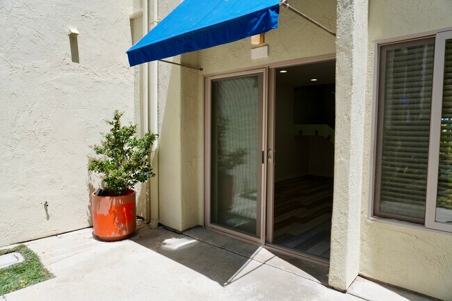 Front Door - 711 Pacific Coast Hwy