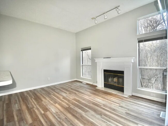 Building Photo - 1938 E Bay Pointe Dr