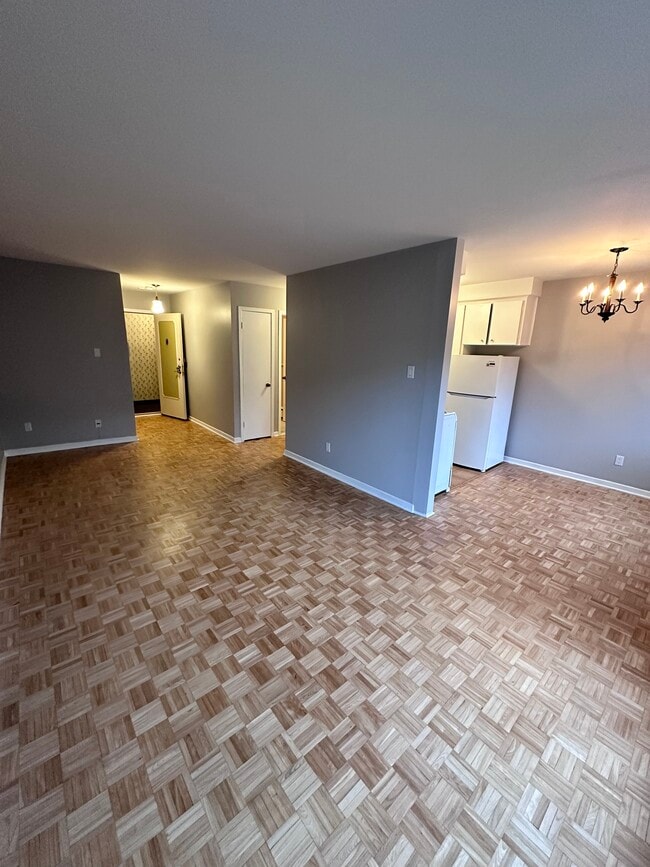 Photo du bâtiment - 910-930 Pl Sims