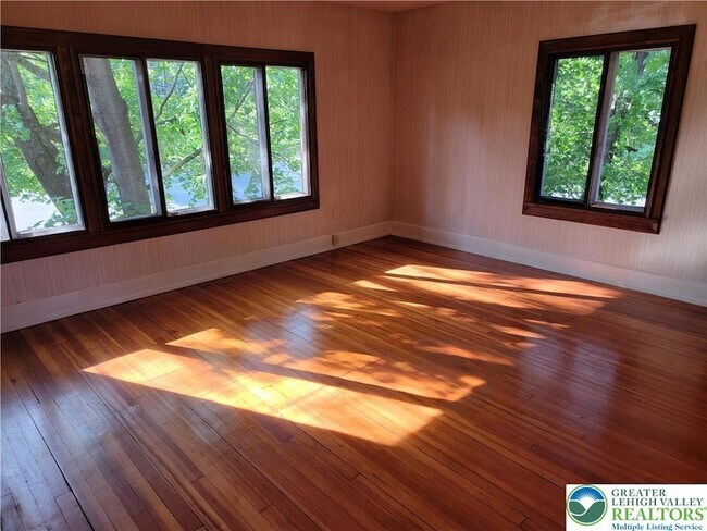 Foto del edificio - 444 W 3rd St