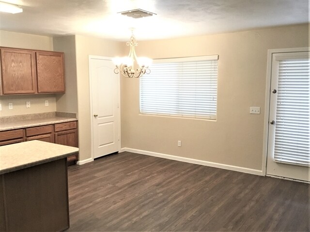 Foto del edificio - 446 E Kelsi Ave