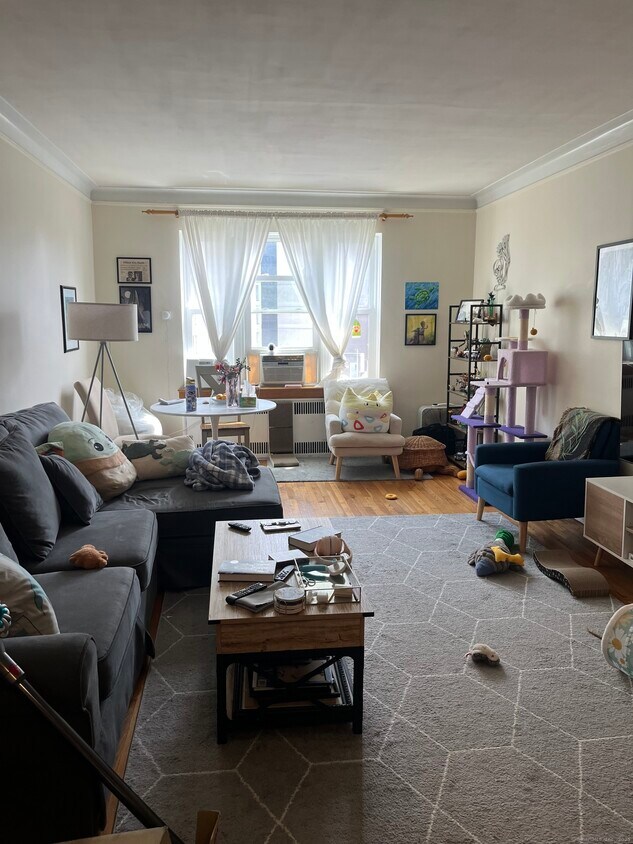 Primary Photo - 70 Strawberry Hill Ave