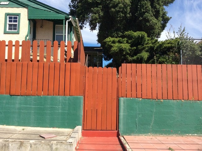 Building Photo - 2918 21st Ave