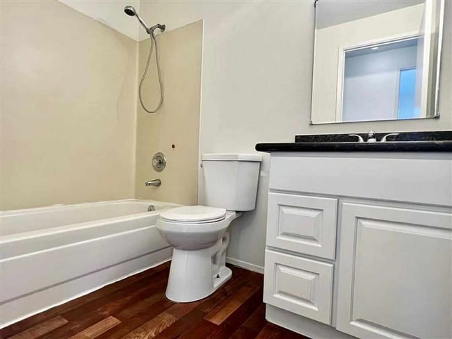 Building Photo - 430 4th St SE