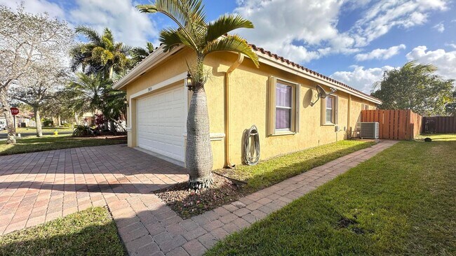 Foto del edificio - 19010 SW 10th St