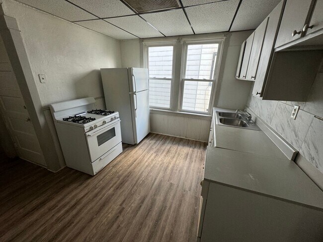 Building Photo - 1st floor apartment