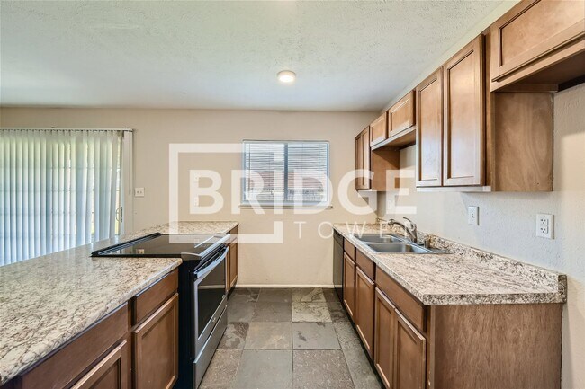 Foto del edificio - 518 Forestwood Drive