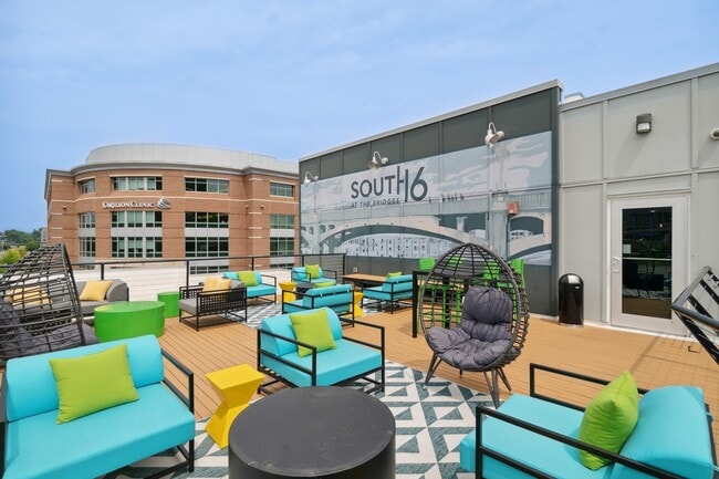 Building Photo - South 16 At The Bridges