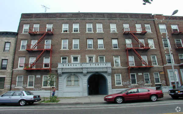 Building Photo - 2657 Bedford Ave